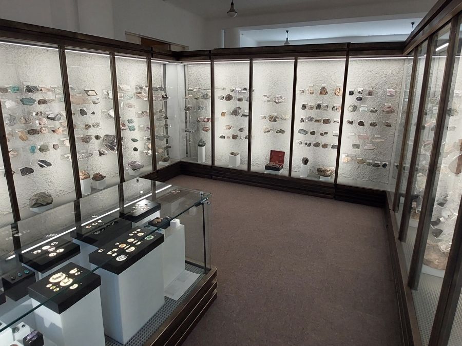 mineraly-expozice-klenoty zeme-muzeum